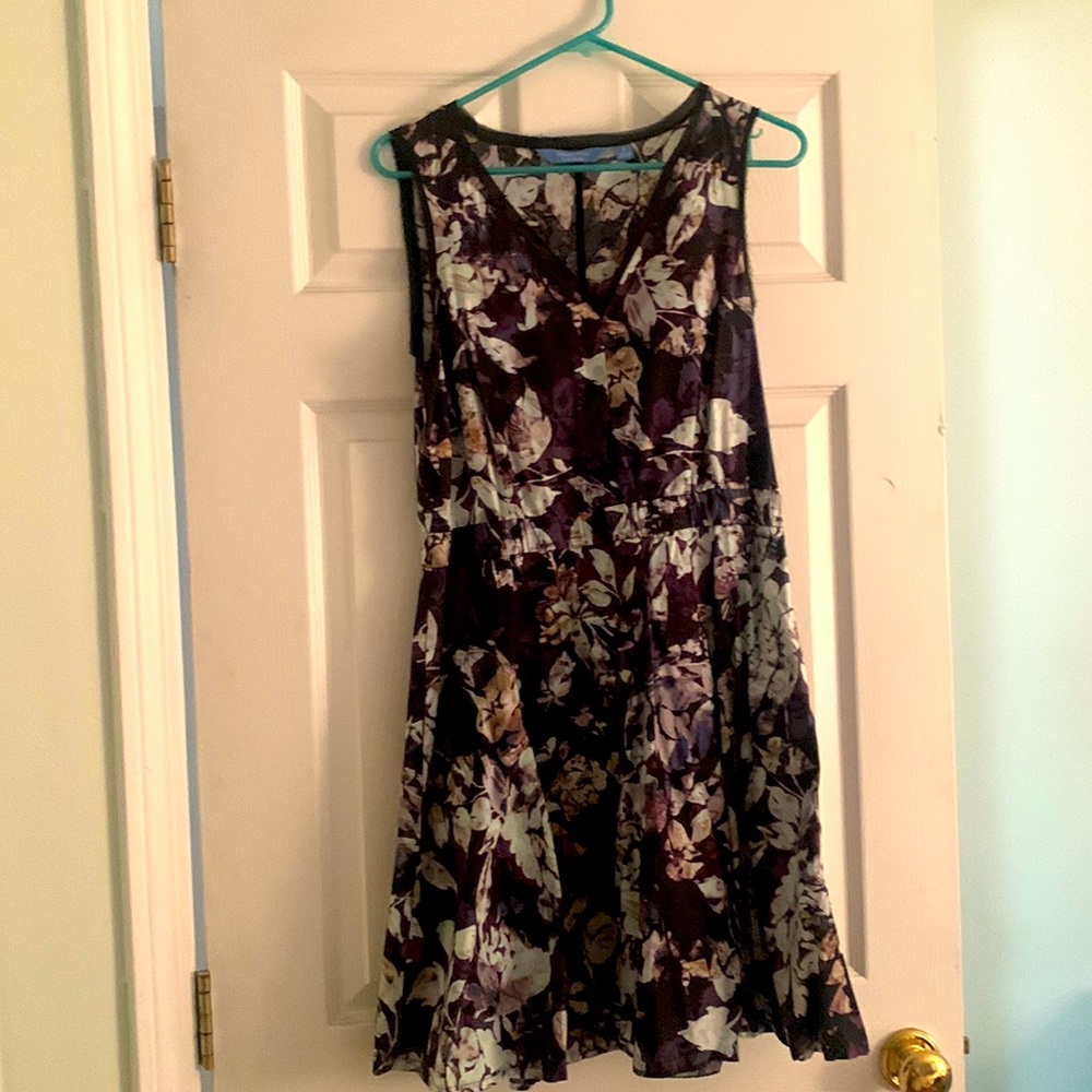 Simply Vera size small- has pockets
